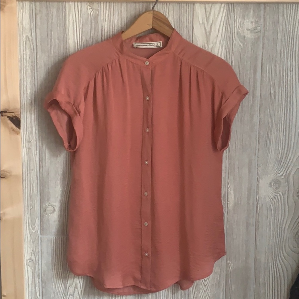 Button up short sleeve shirt